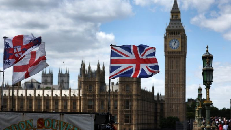 Великобритания наложи санкции на ирански петролен магнат и четири компании
